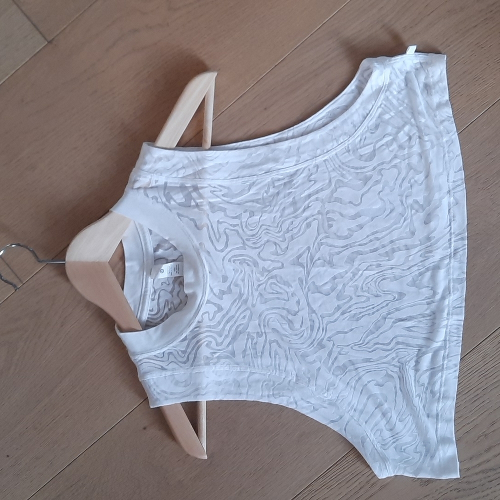 LULULEMON Sz 4 Loose Fit Semi Sheer Cropped Tank VGUC